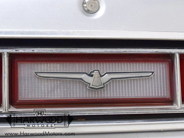 Ford-Thunderbird-1976-Coupe-32