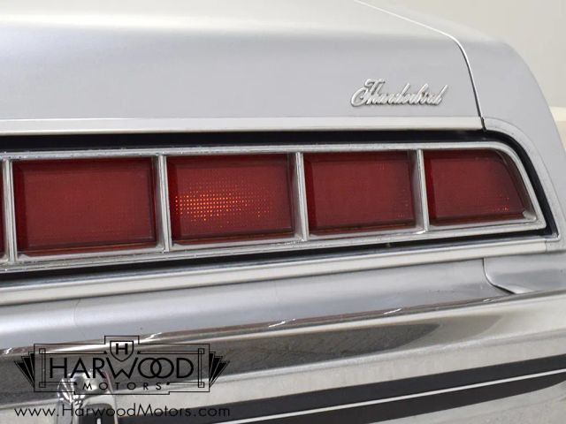 Ford-Thunderbird-1976-Coupe-35