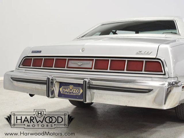 Ford-Thunderbird-1976-Coupe-37