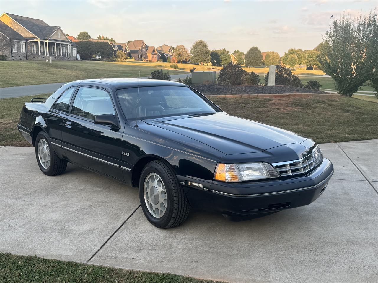 Ford-Thunderbird-1988-Black-Tan-2