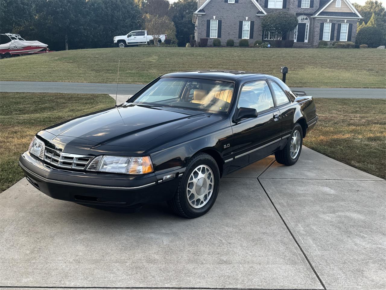 Ford-Thunderbird-1988-Black-Tan-3