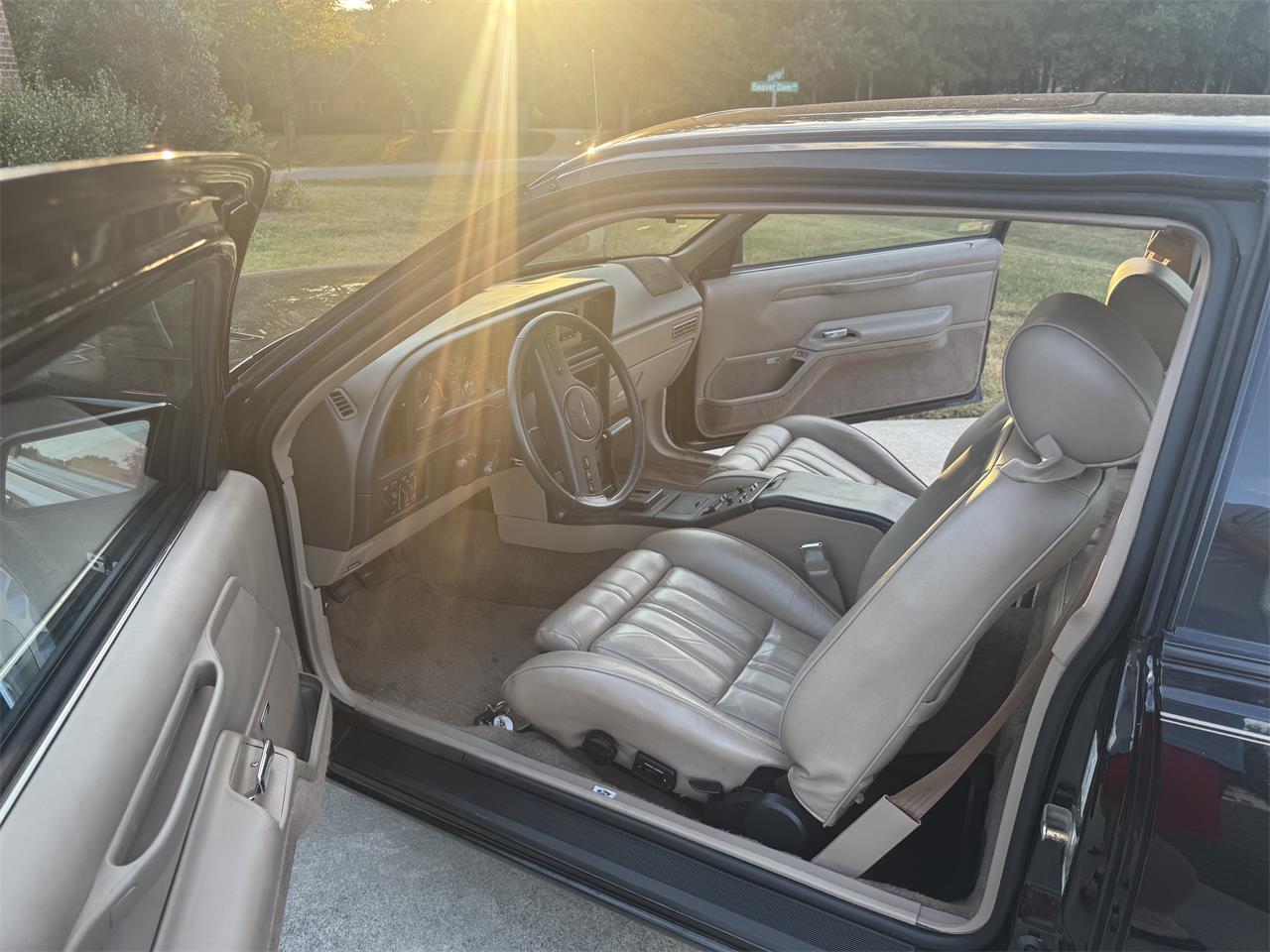 Ford-Thunderbird-1988-Black-Tan-8
