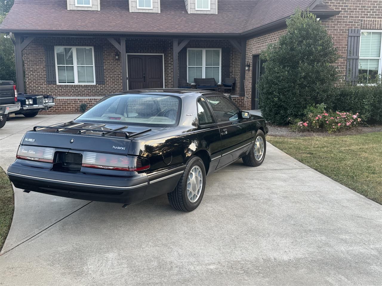 Ford-Thunderbird-1988-Black-Tan