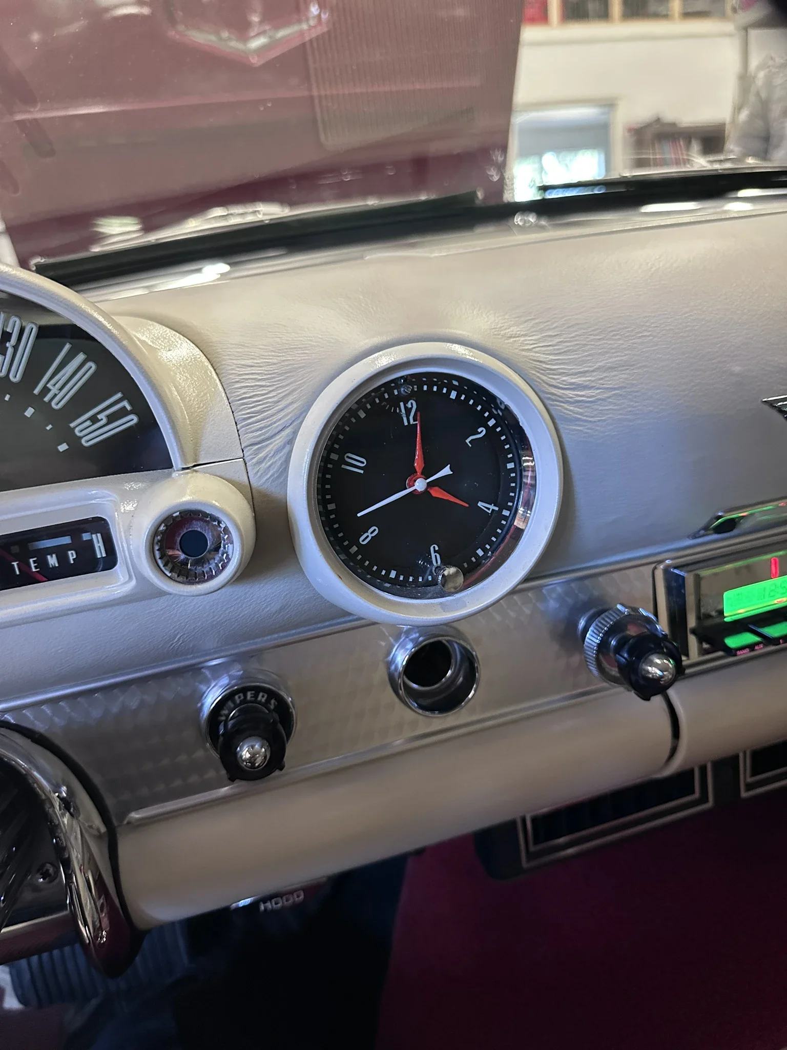 Ford-Thunderbird-sport-1955-Red-Off-White-32