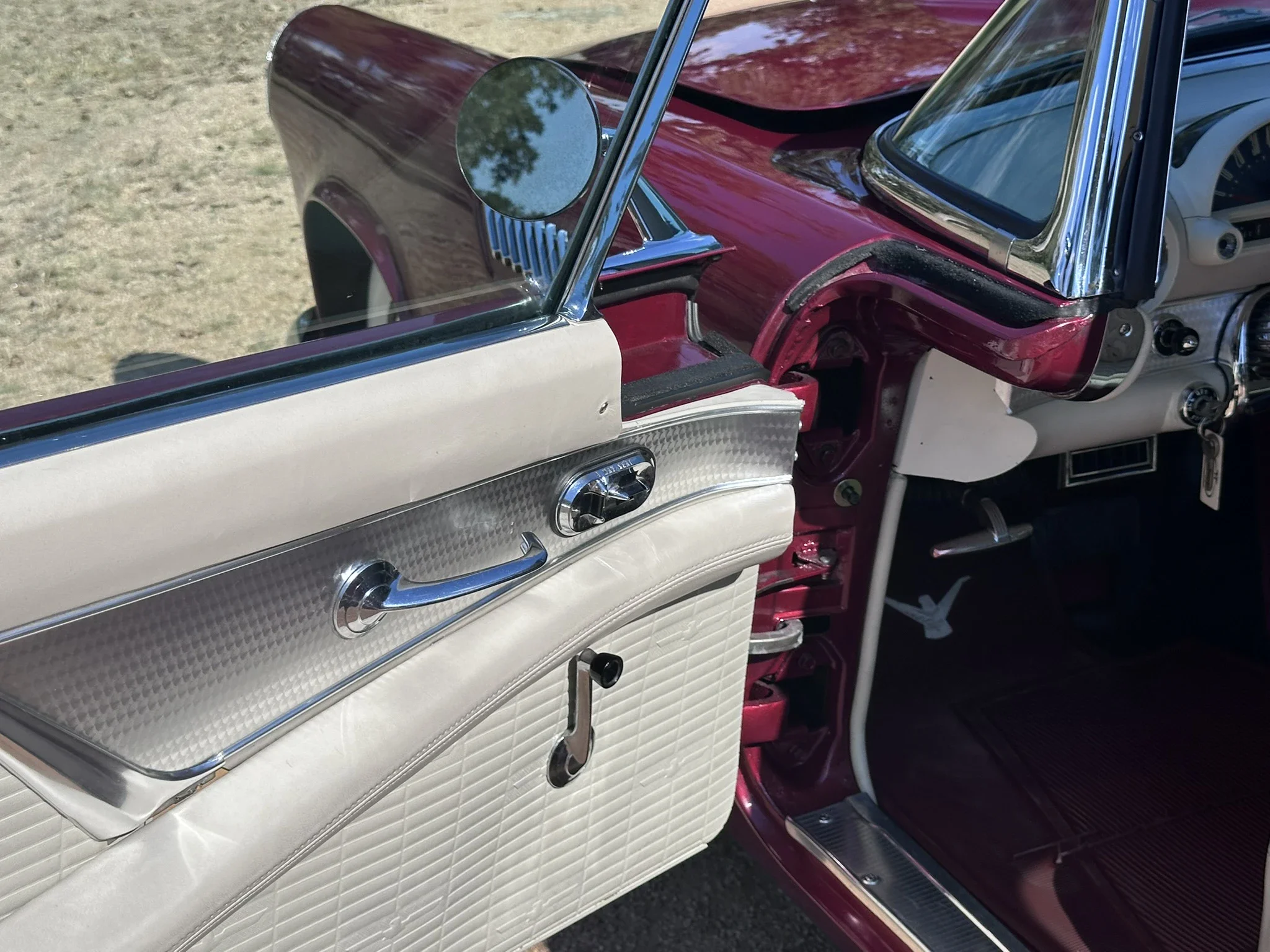 Ford-Thunderbird-sport-1955-Red-Off-White-34