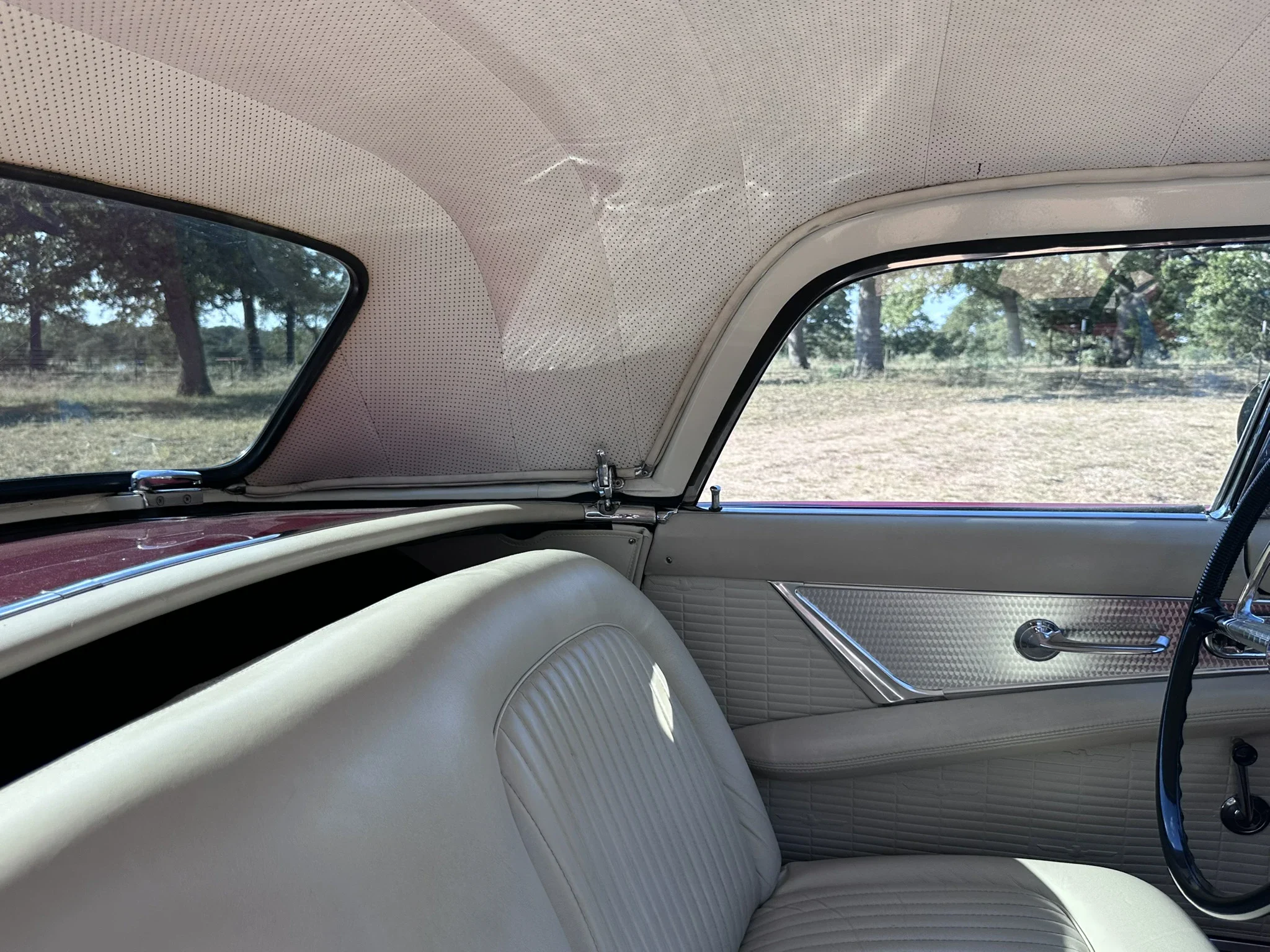 Ford-Thunderbird-sport-1955-Red-Off-White-53