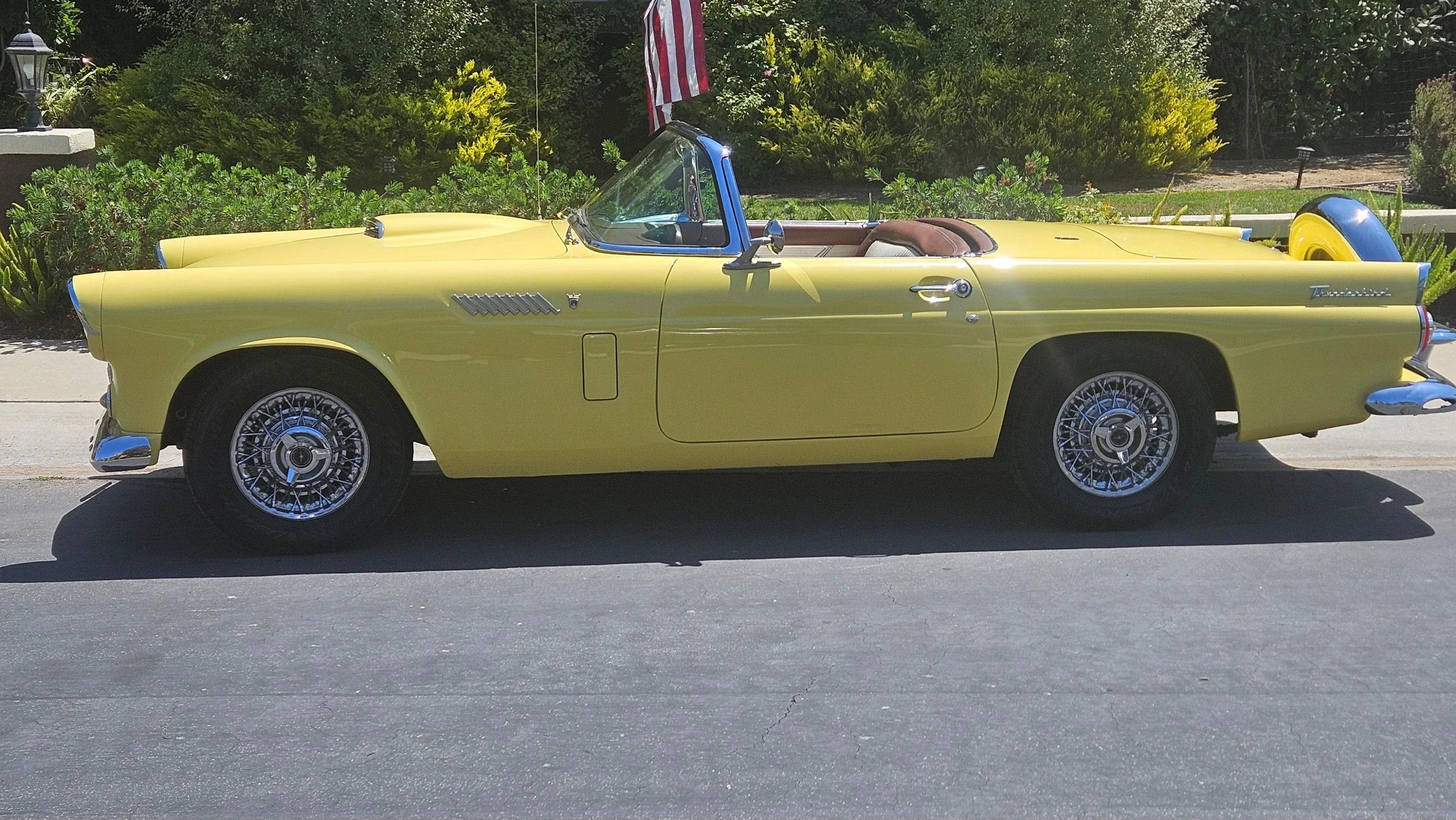 Ford-Thunderbird-sport-1956-Yellow-Brown-3