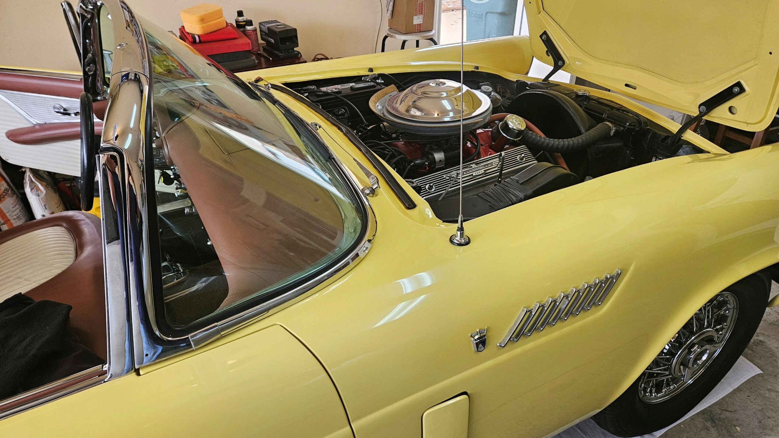 Ford-Thunderbird-sport-1956-Yellow-Brown-5