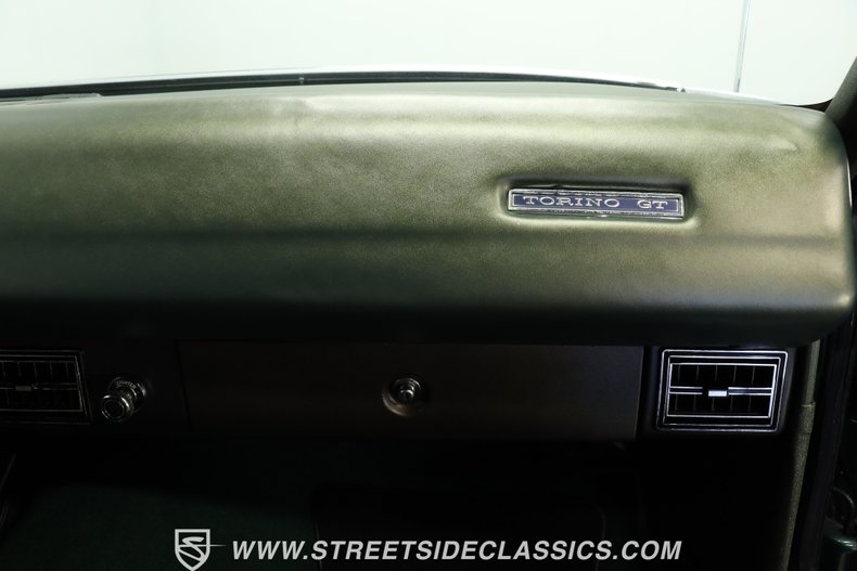 Ford-Torino-1970-Unripened-Apple-Meta-Dark-Green-11