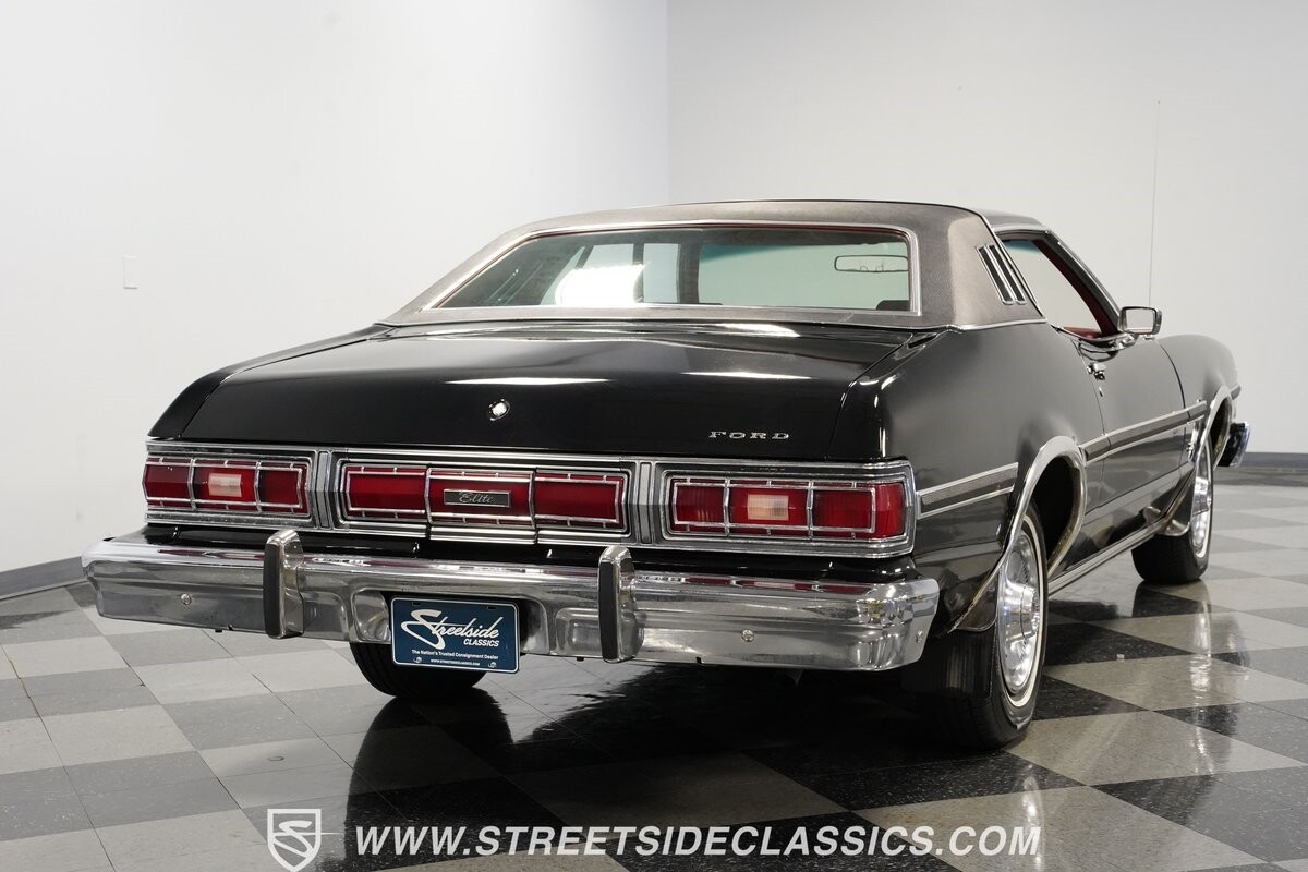 Ford-Torino-1976-Coupe-11