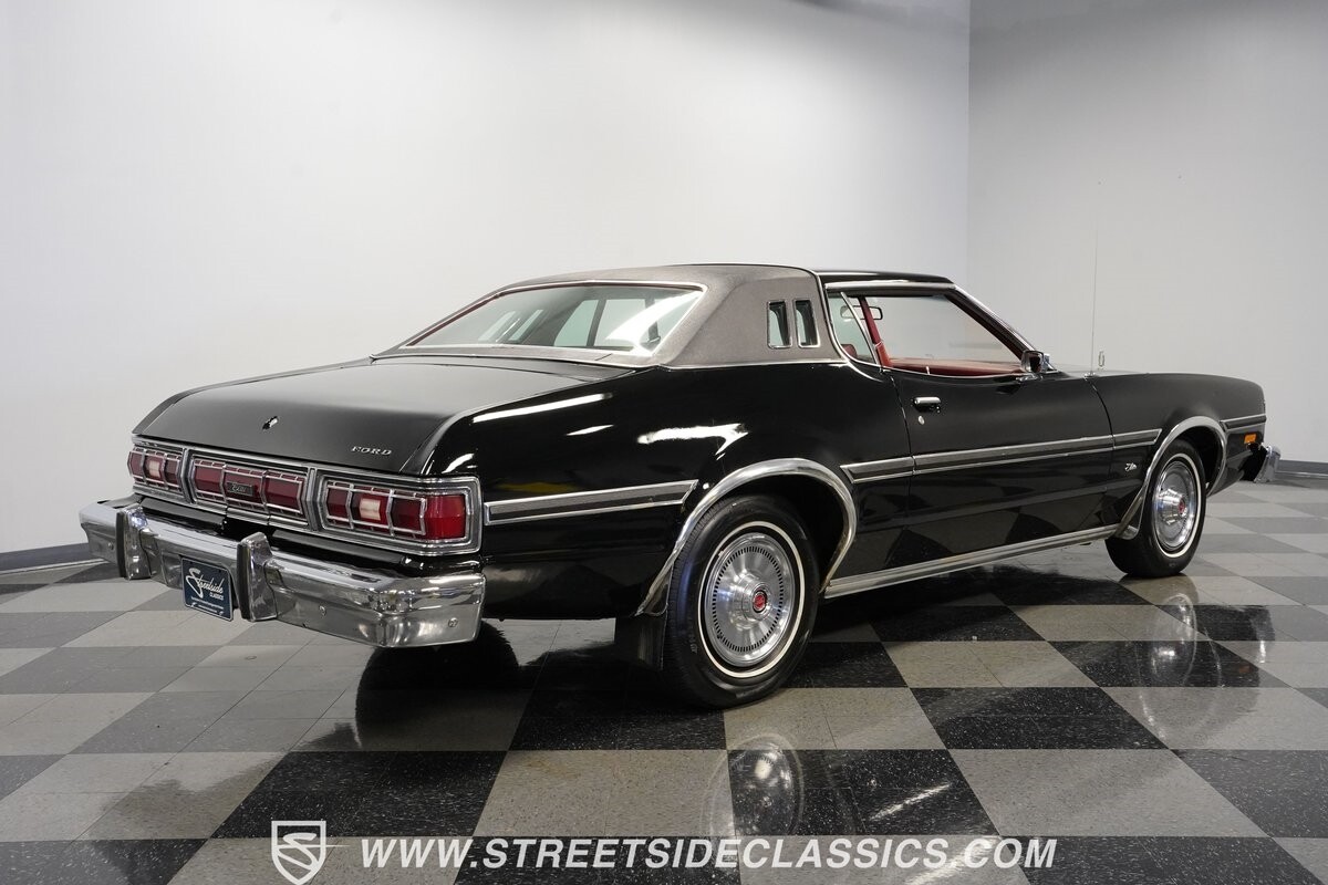 Ford-Torino-1976-Coupe-12