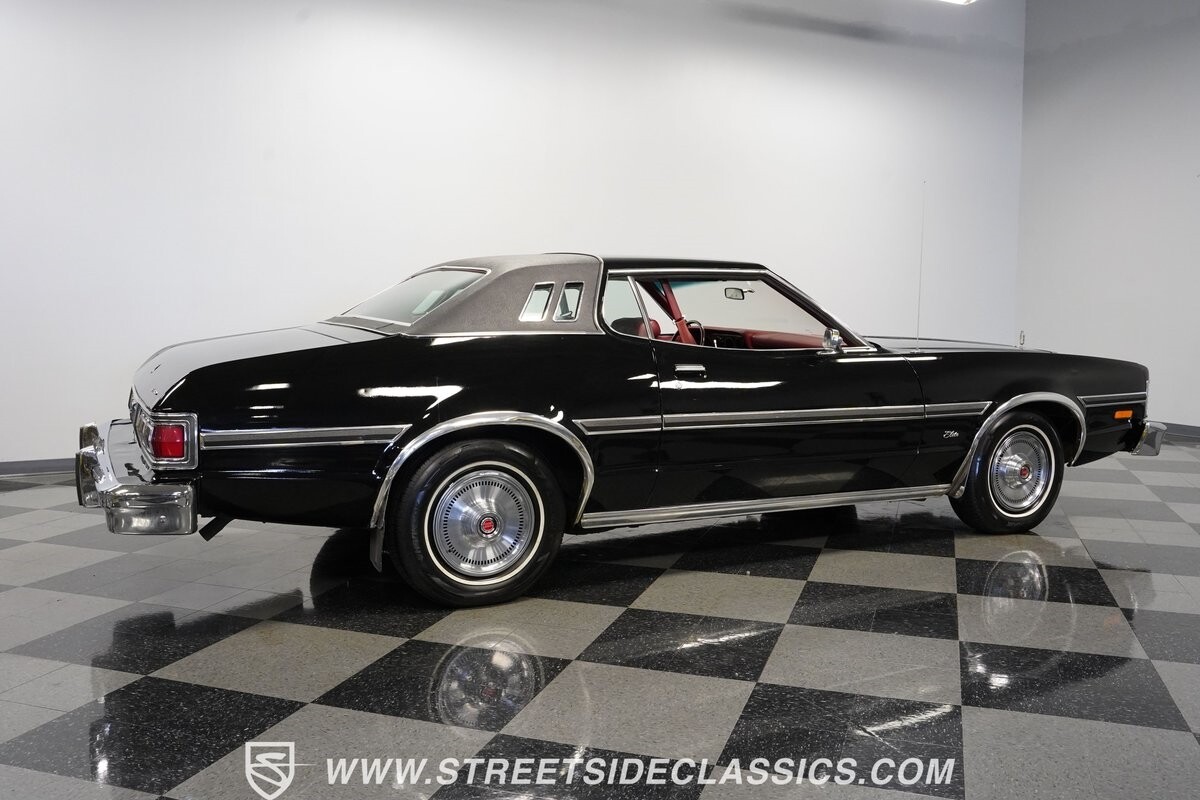 Ford-Torino-1976-Coupe-13