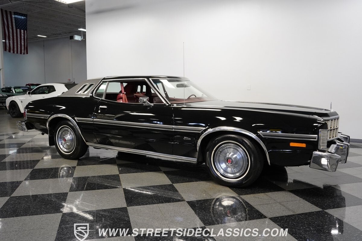 Ford-Torino-1976-Coupe-15