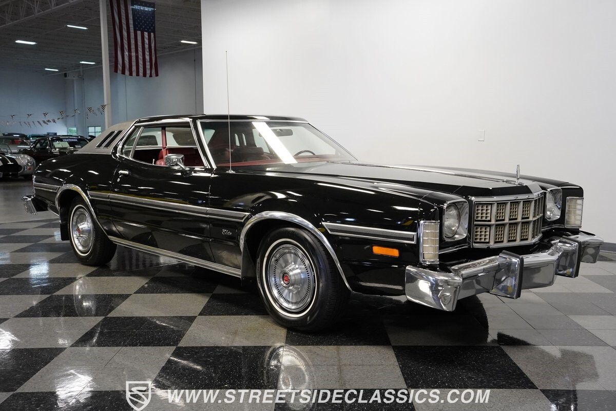 Ford-Torino-1976-Coupe-16