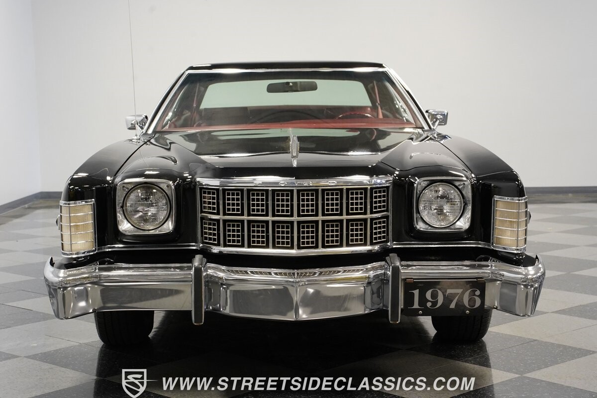 Ford-Torino-1976-Coupe-17