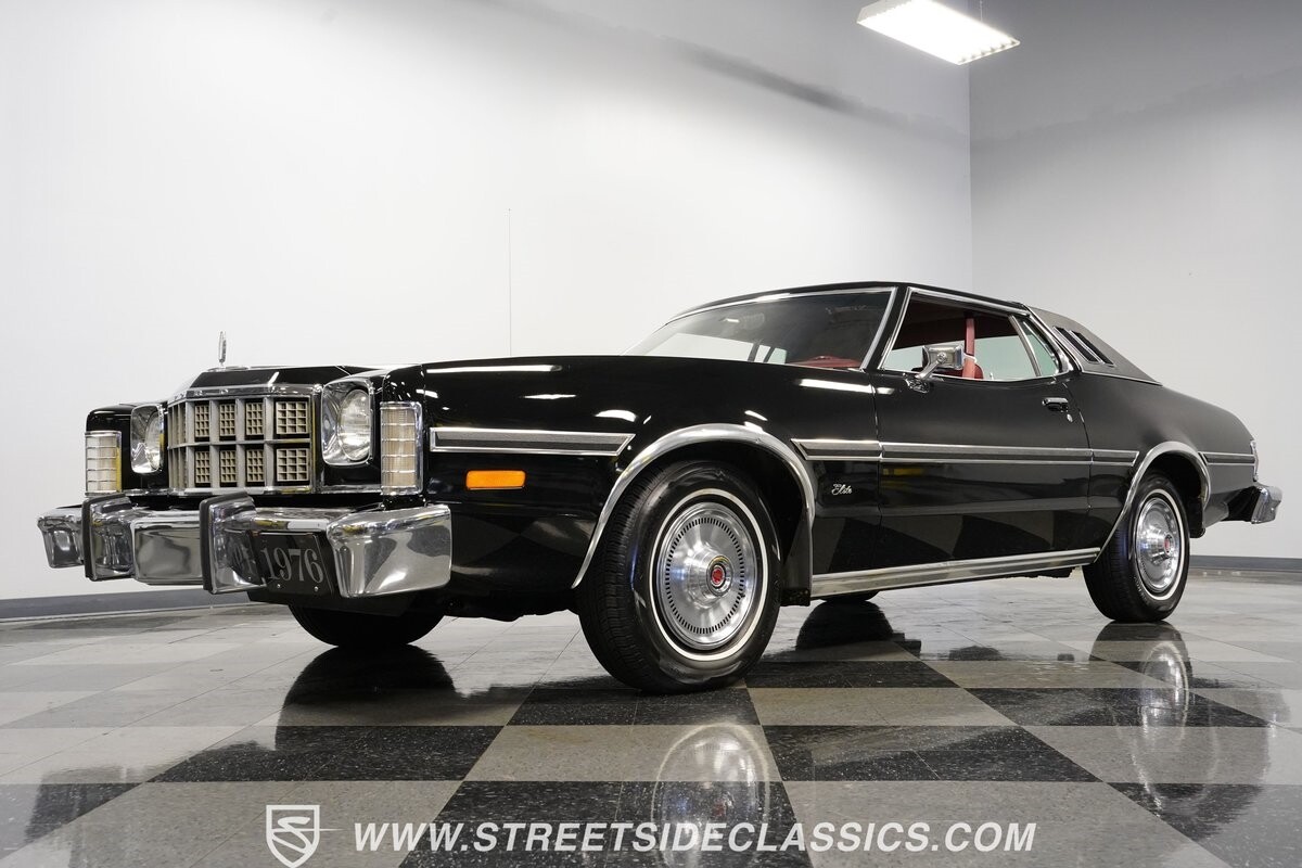 Ford-Torino-1976-Coupe-21