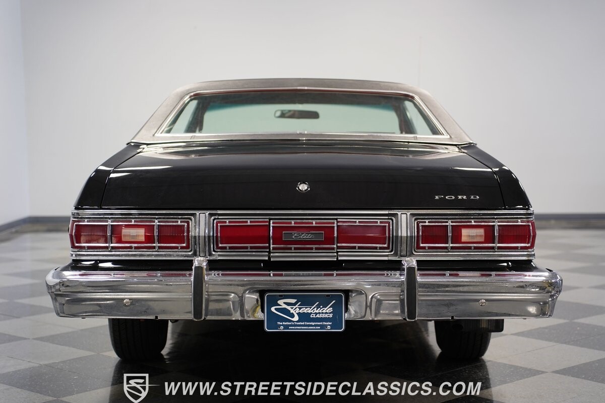 Ford-Torino-1976-Coupe-25