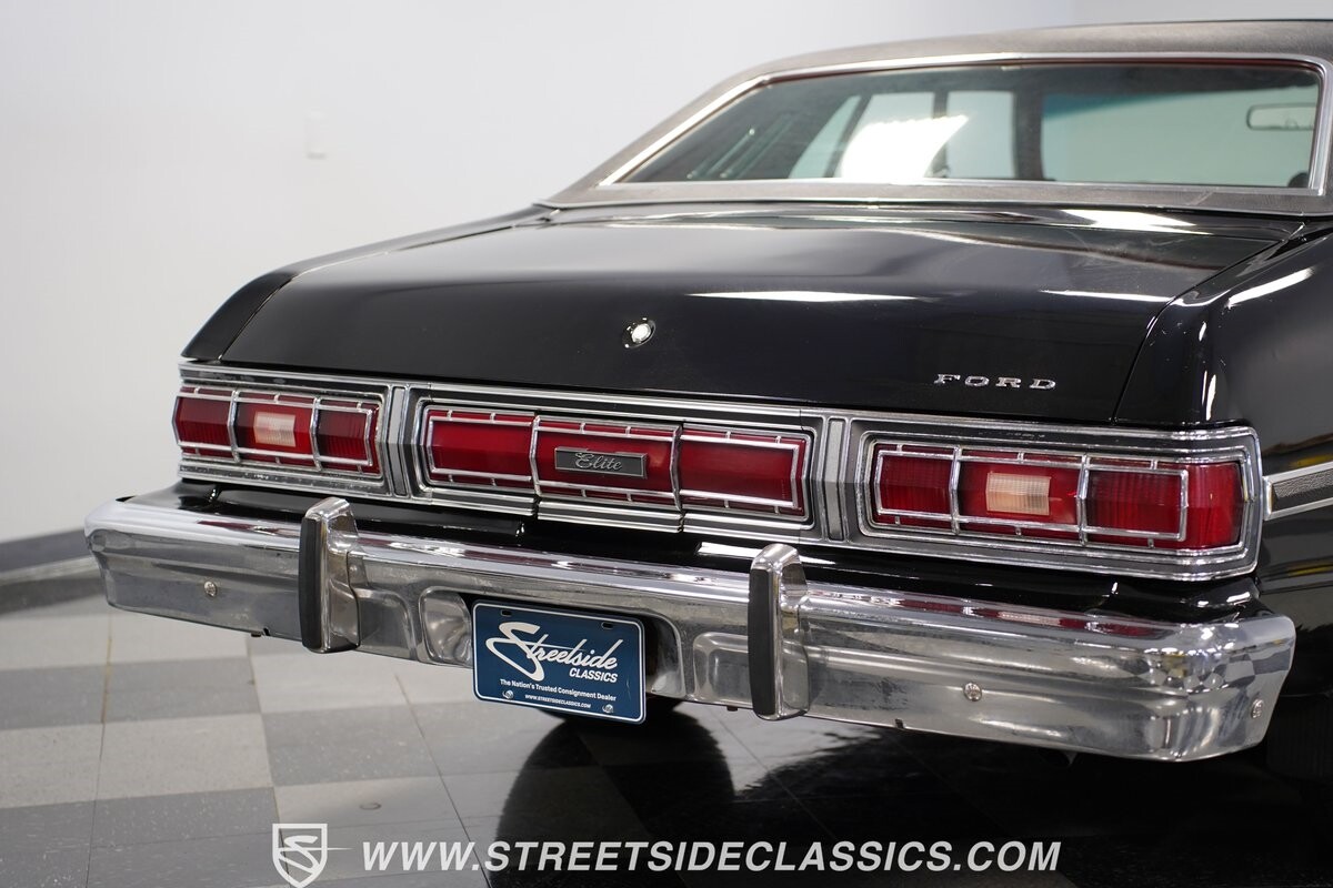 Ford-Torino-1976-Coupe-26