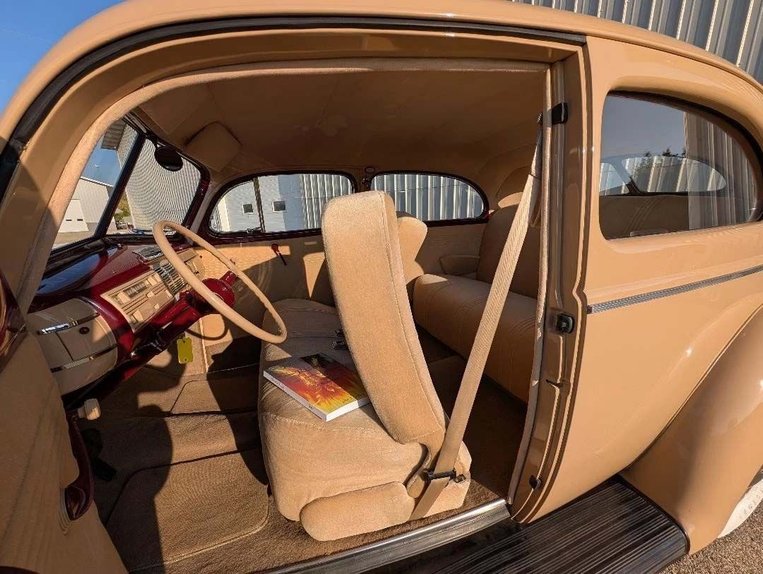Ford-Tudor-1940-Tan-Tan-9