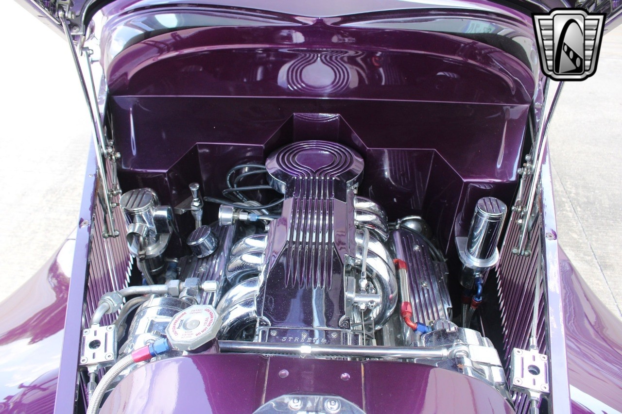 Ford-Tudor-Sedan-1933-15