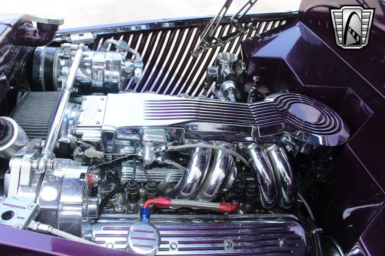 Ford-Tudor-Sedan-1933-16