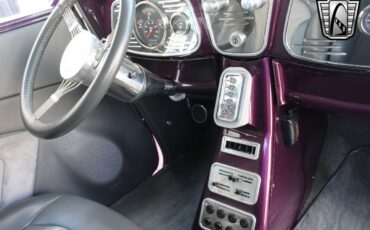 Ford-Tudor-Sedan-1933-21