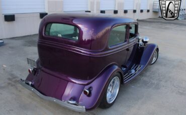 Ford-Tudor-Sedan-1933-30