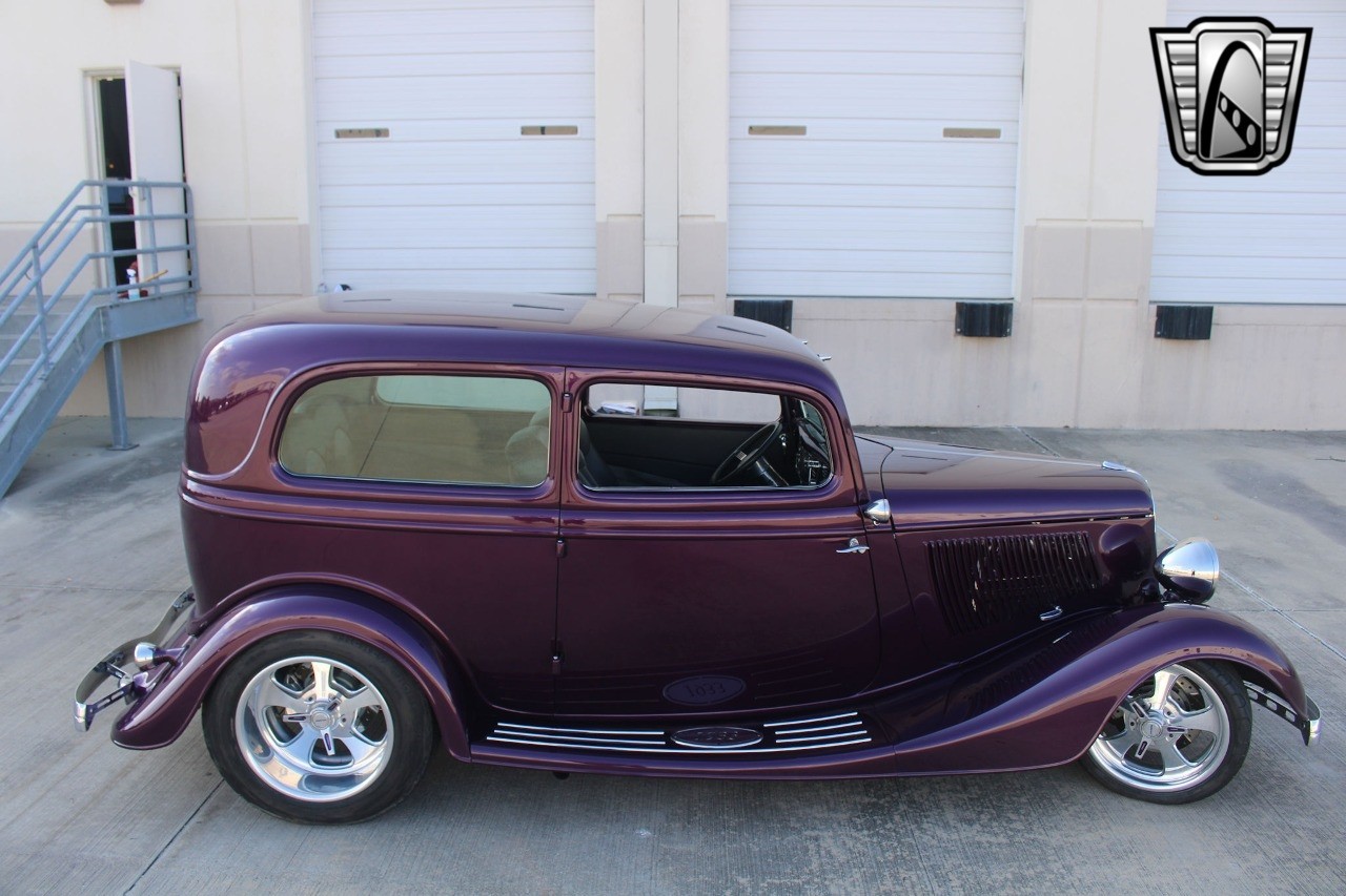 Ford-Tudor-Sedan-1933-33