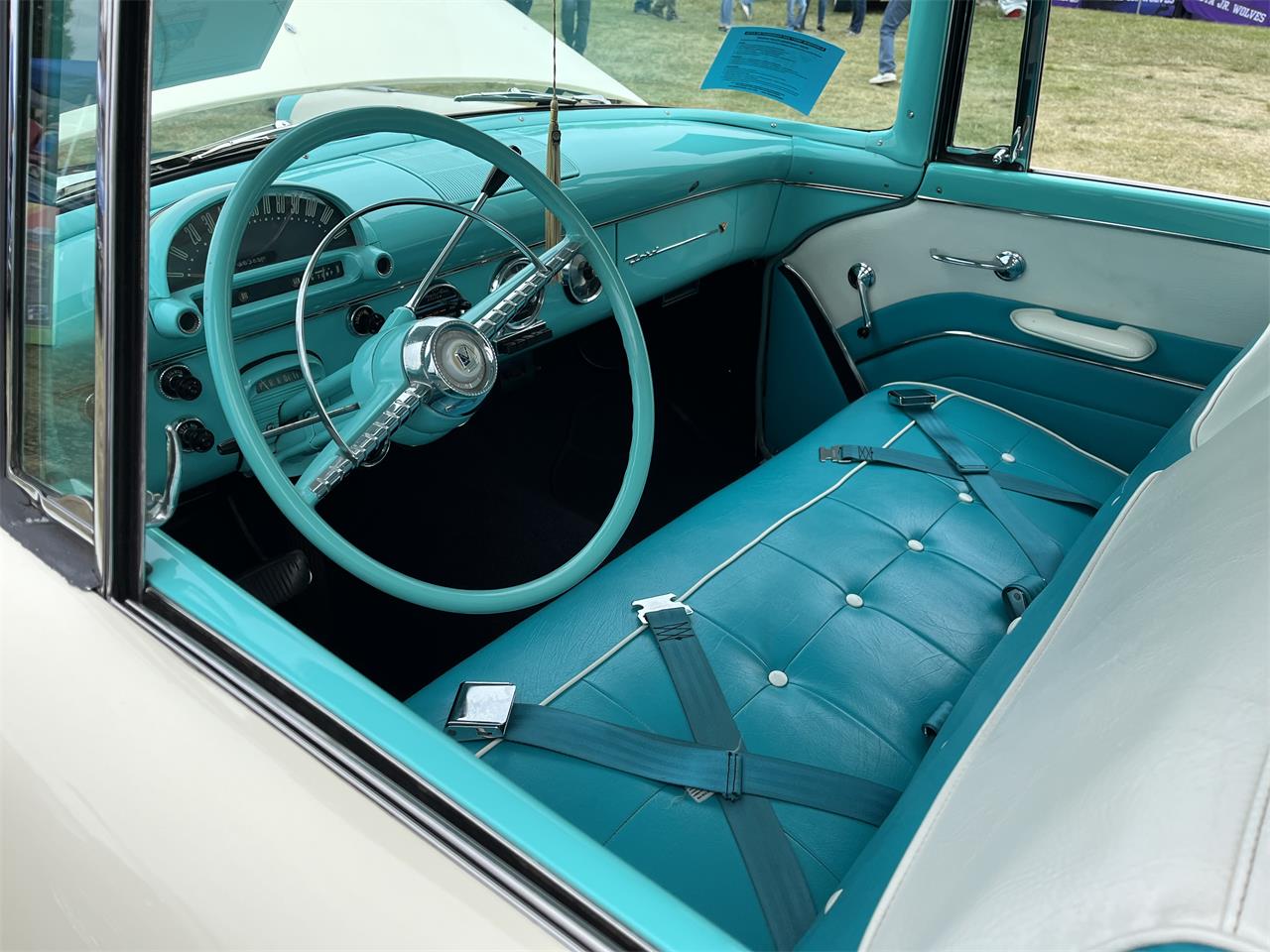 Ford-Victoria-1955-Teal-and-white-Teal-and-white-2