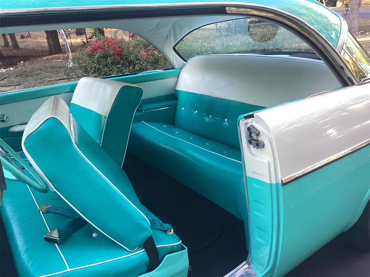 Ford-Victoria-1955-Teal-and-white-Teal-and-white-25