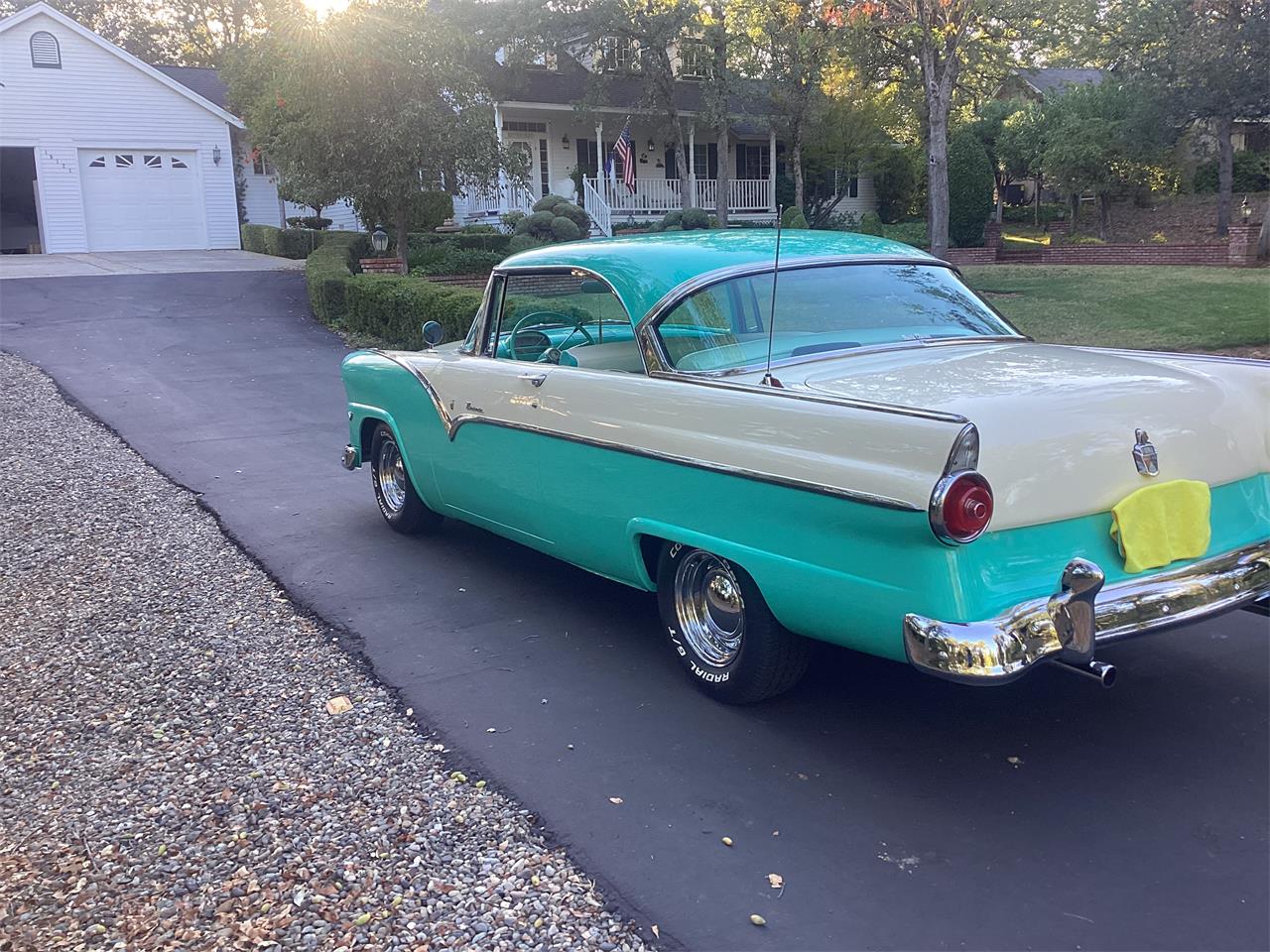 Ford-Victoria-1955-Teal-and-white-Teal-and-white-28