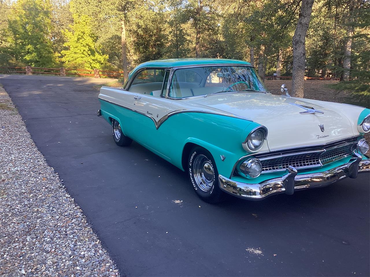 Ford-Victoria-1955-Teal-and-white-Teal-and-white-30