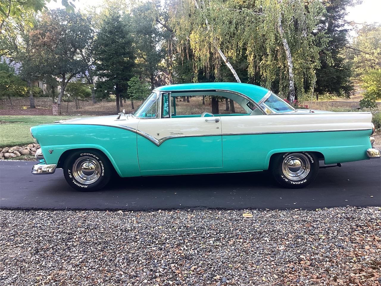 Ford-Victoria-1955-Teal-and-white-Teal-and-white-32
