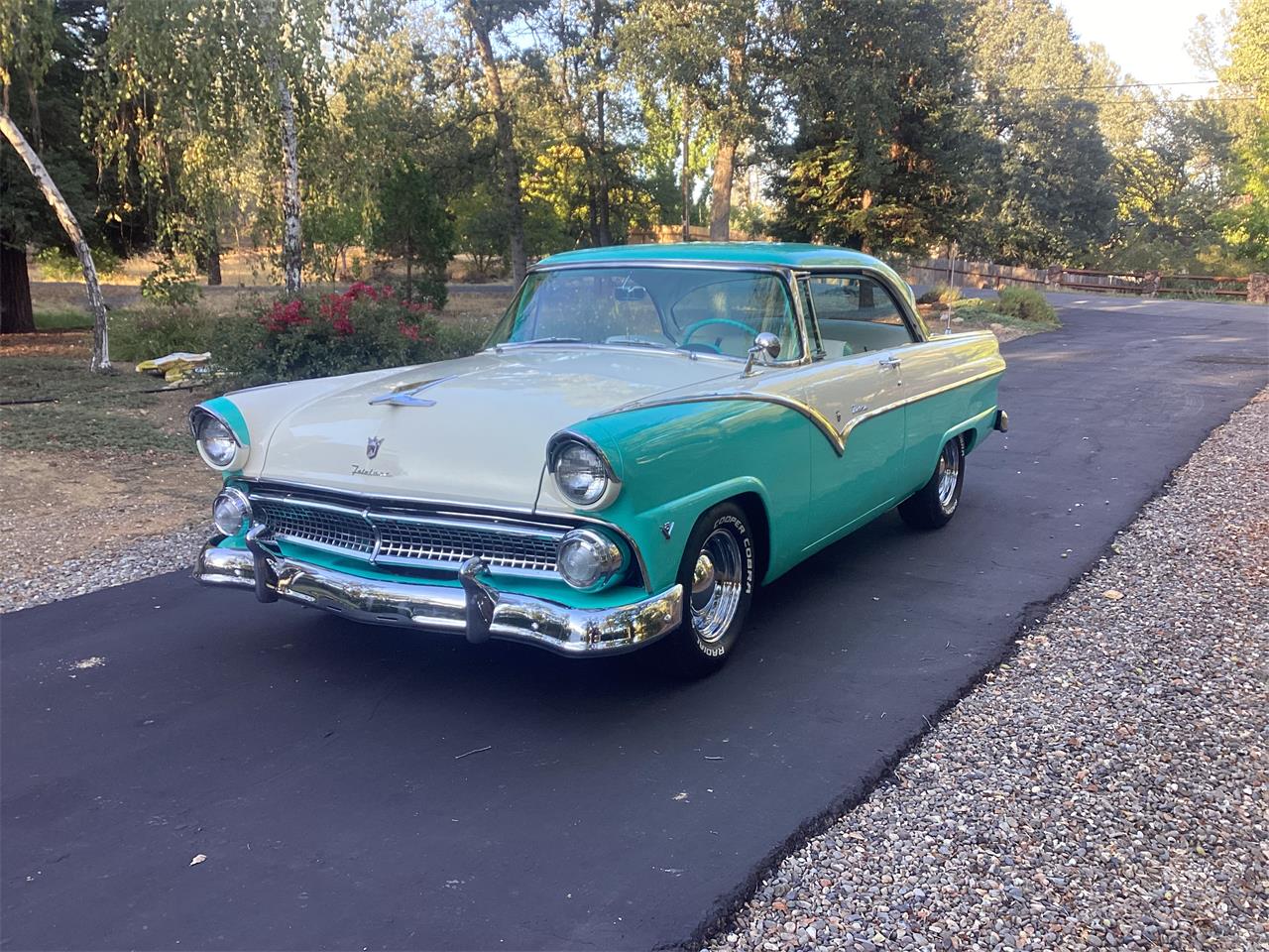 Ford-Victoria-1955-Teal-and-white-Teal-and-white-33