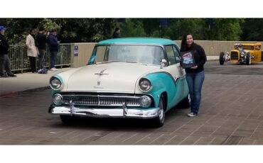 Ford-Victoria-1955-Teal-and-white-Teal-and-white