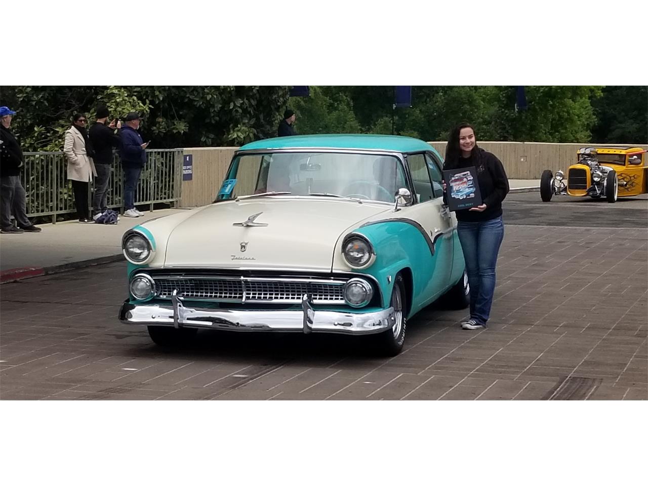 Ford-Victoria-1955-Teal-and-white-Teal-and-white