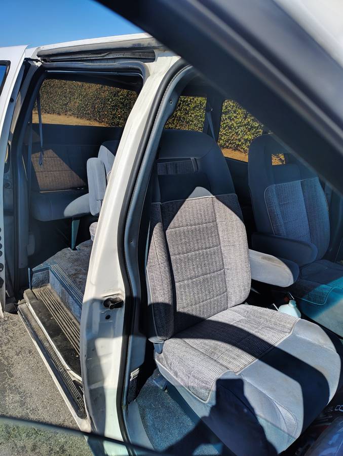Ford-aerostar-1992-3
