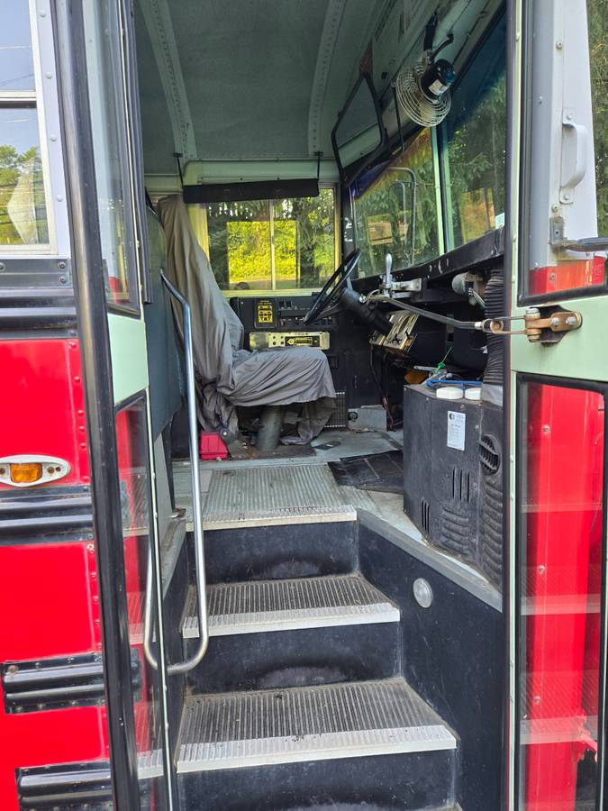 Ford-b700f-blue-bird-bus-diesel-1993-red-4