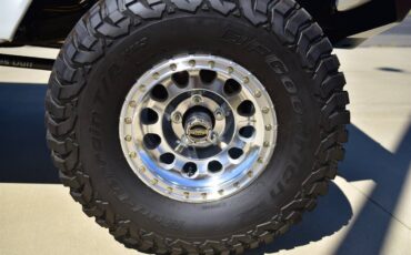 Ford-bronco-1971-white-6