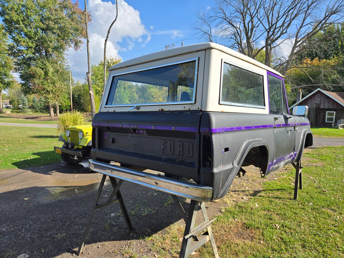 Ford-bronco-1974-3