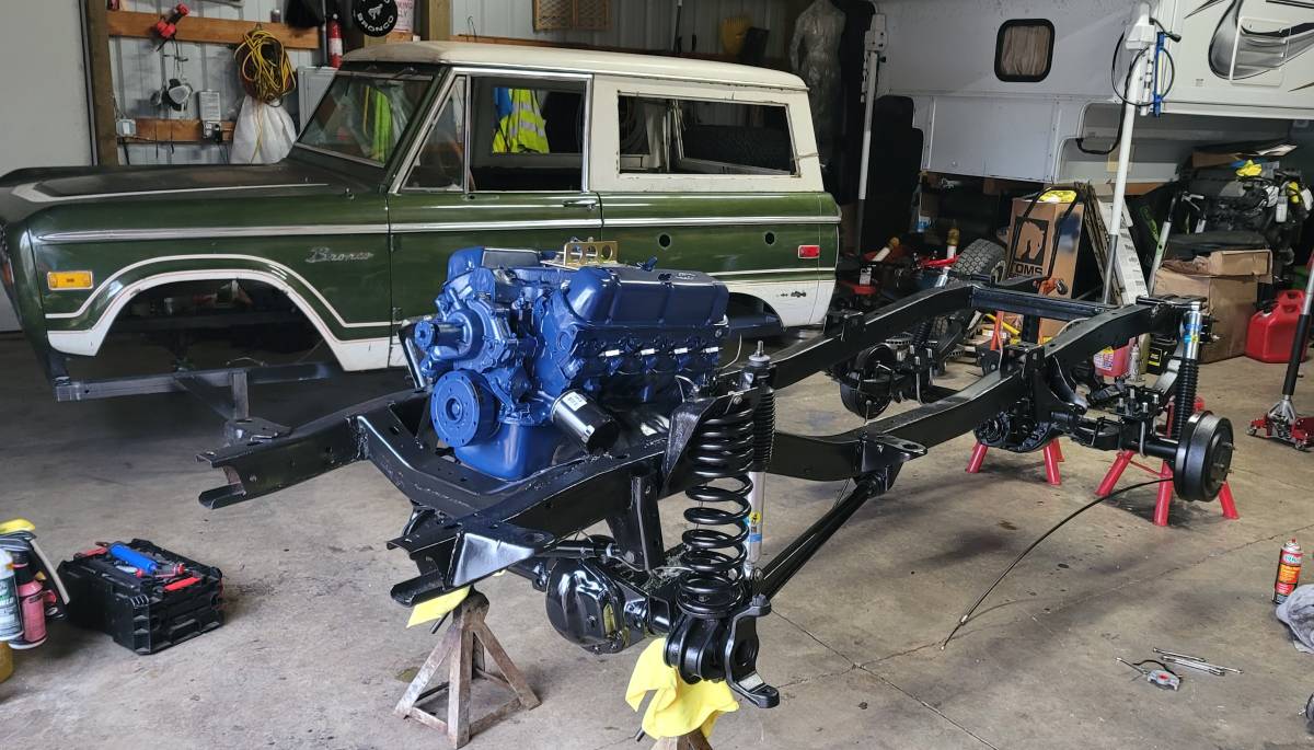 Ford-bronco-1976-green-12