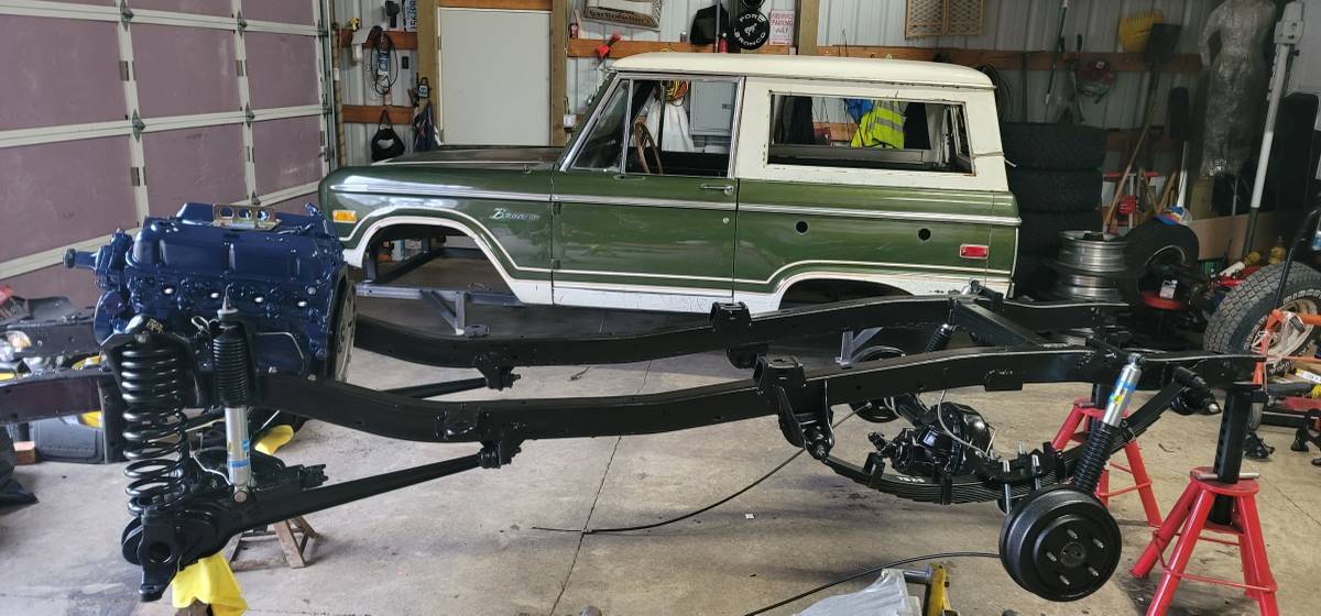 Ford-bronco-1976-green-13