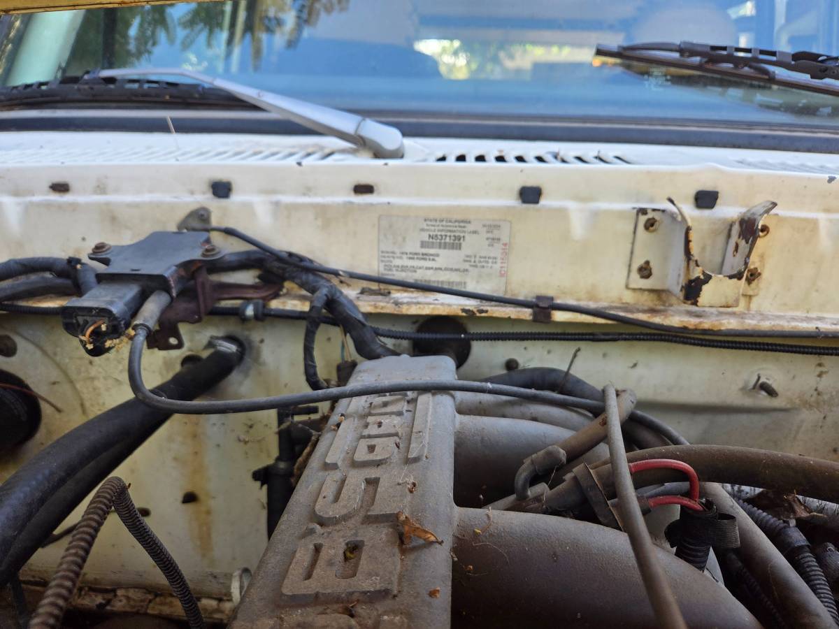 Ford-bronco-1978-white-2