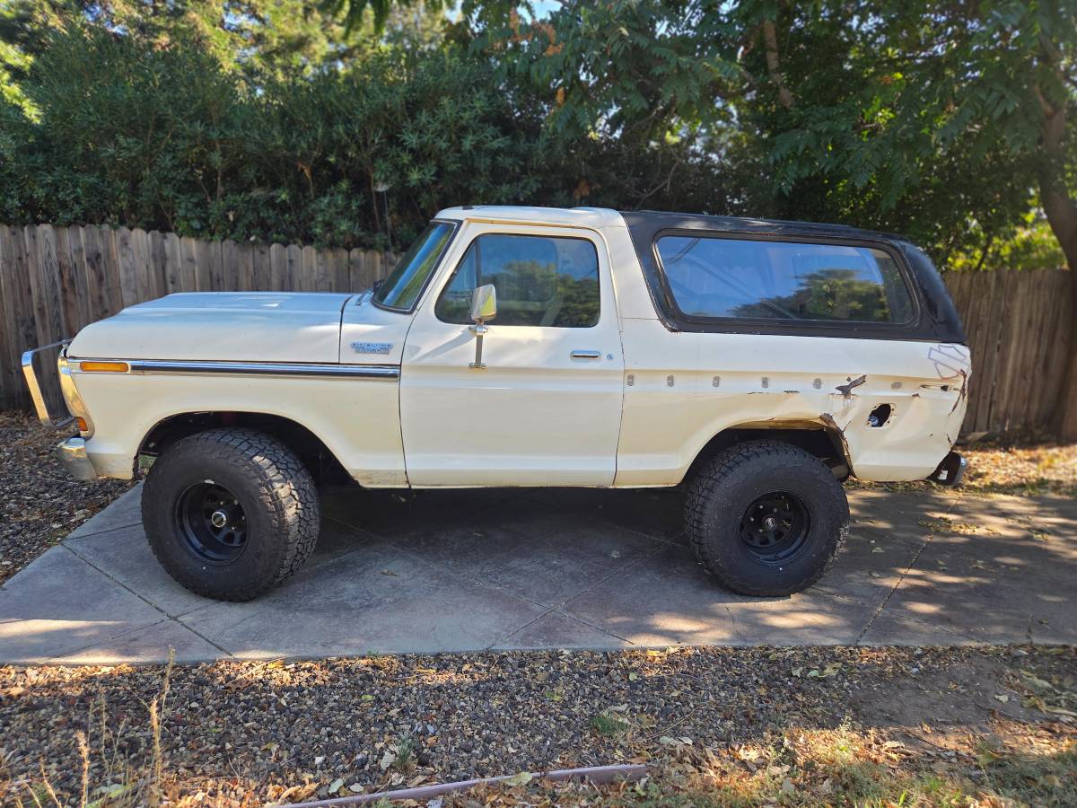 Ford-bronco-1978-white-5