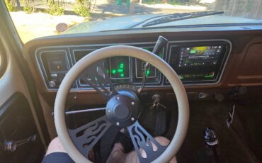 Ford-bronco-1978-white-6