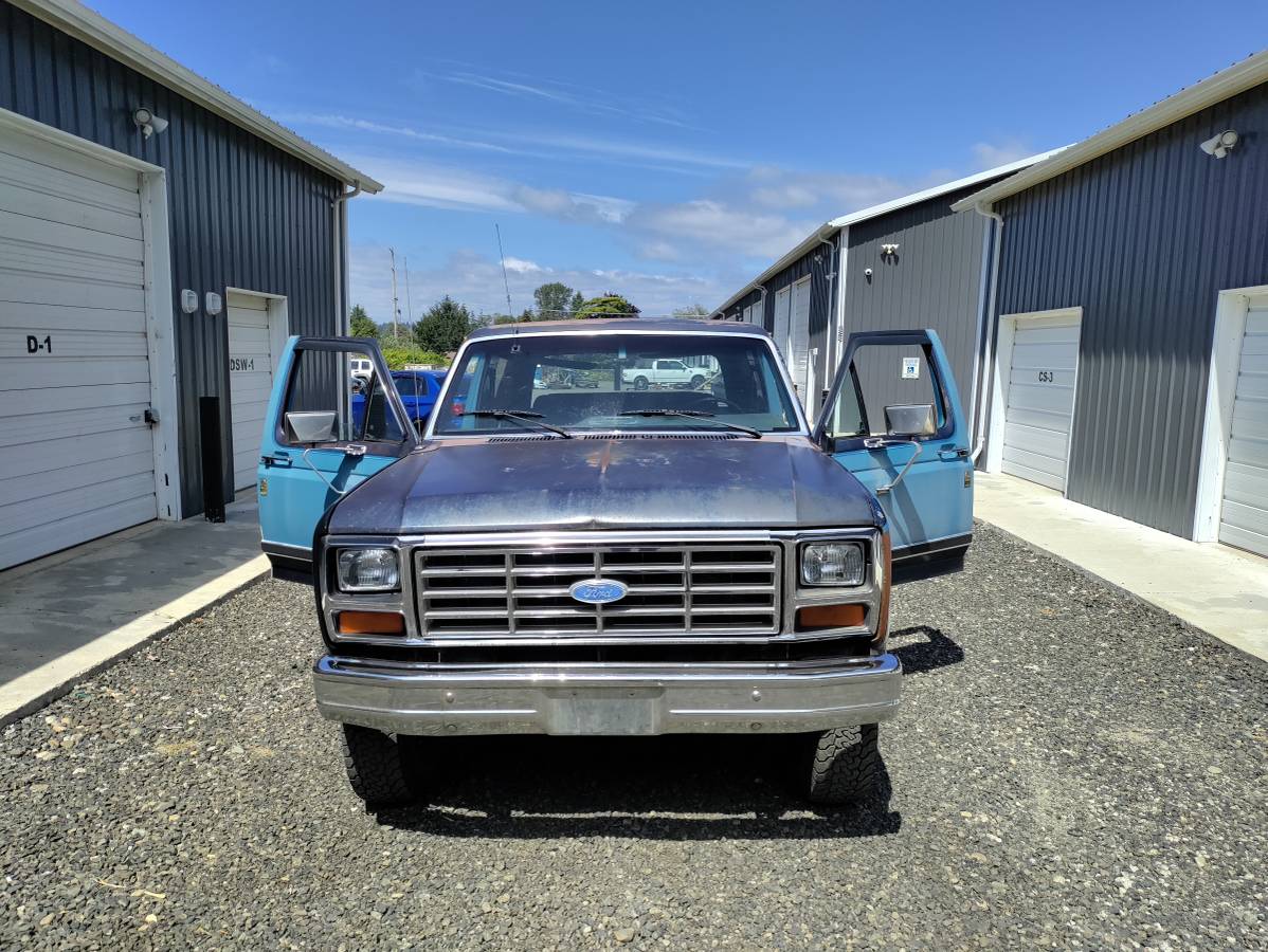 Ford-bronco-1983-blue-2