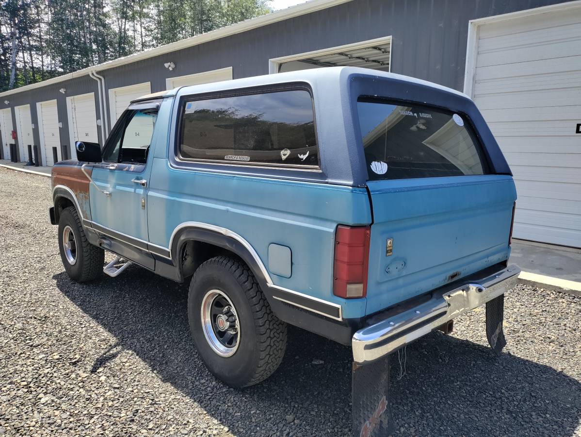 Ford-bronco-1983-blue-3