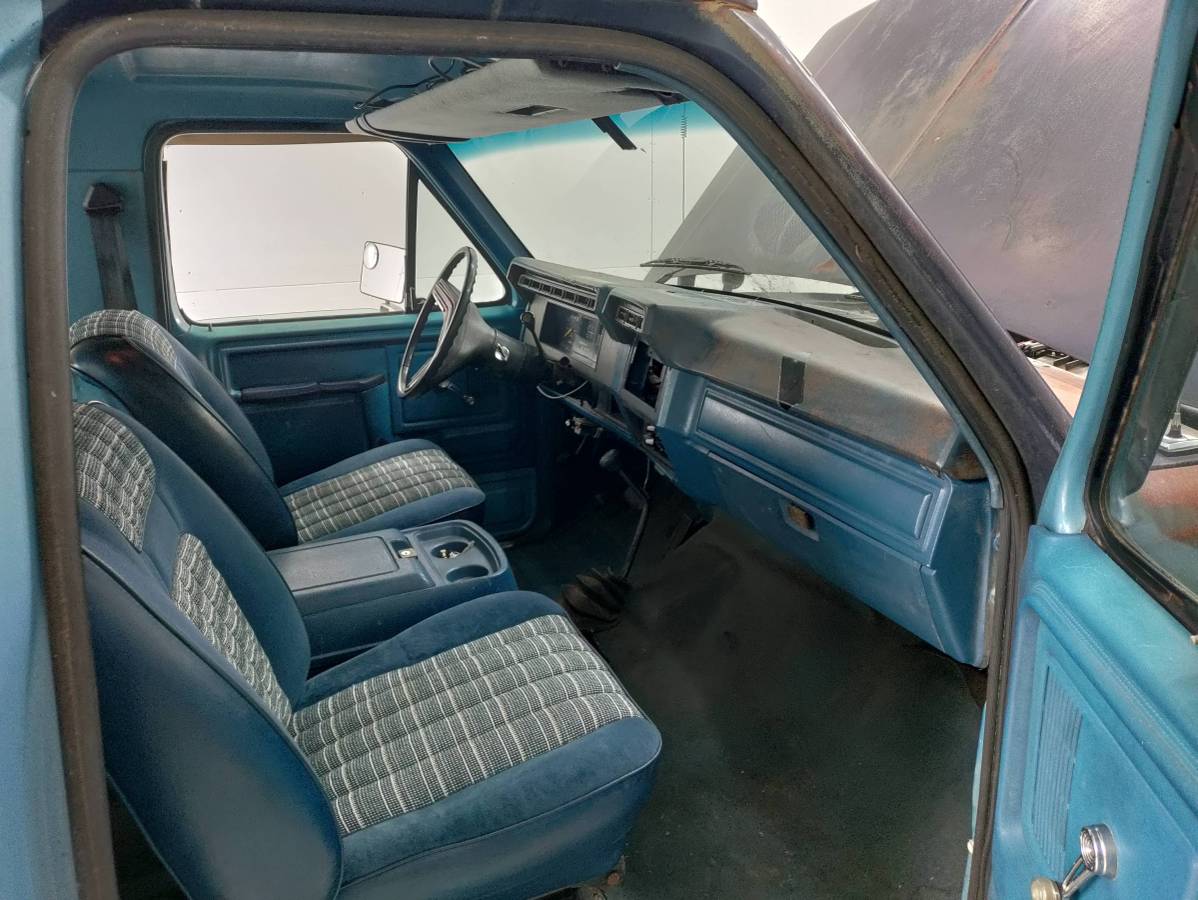 Ford-bronco-1983-blue-6