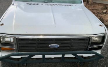 Ford-bronco-1983-white-1