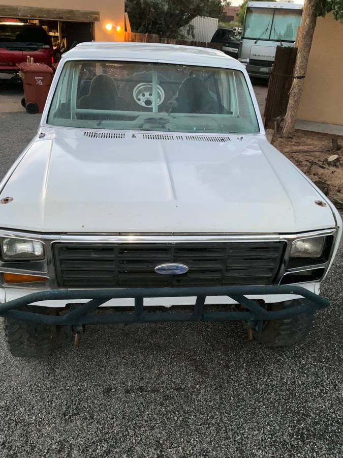 Ford-bronco-1983-white-1